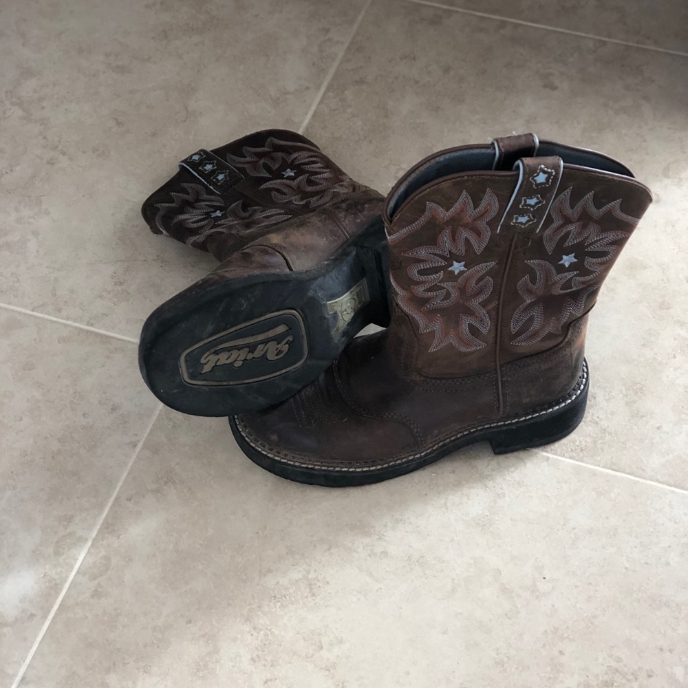 Ariat boots size 8